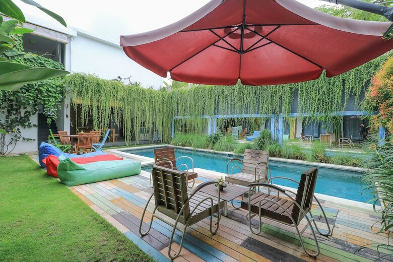 Hostal Base Guesthouse And Hostel