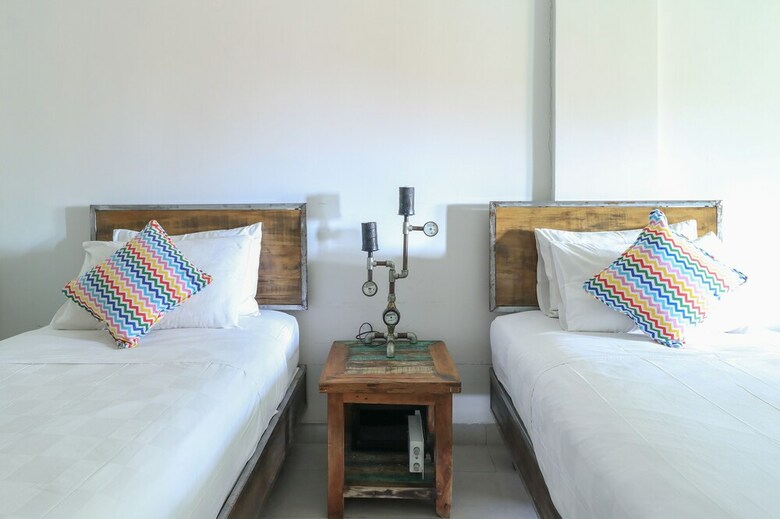 Hostal Base Guesthouse And Hostel