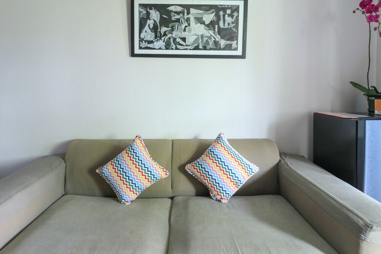 Hostal Base Guesthouse And Hostel