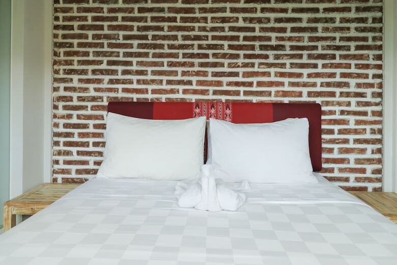 Hostal Base Guesthouse And Hostel