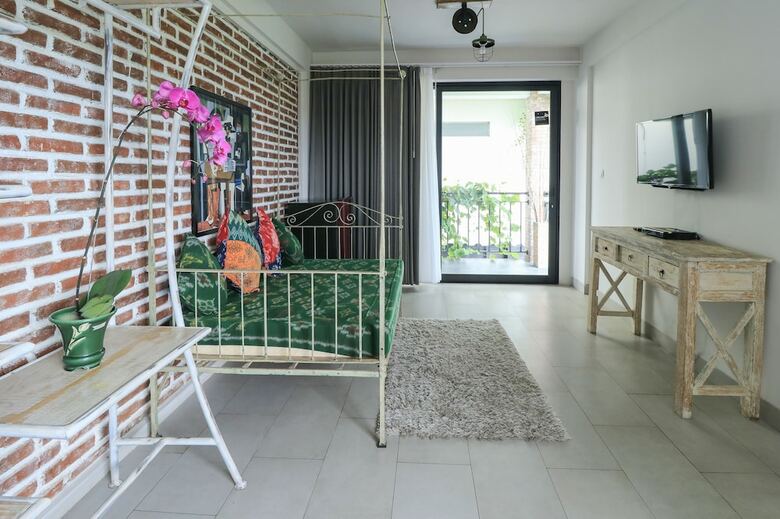 Hostal Base Guesthouse And Hostel