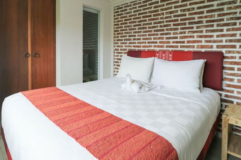 Hostal Base Guesthouse And Hostel
