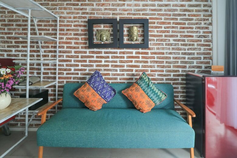 Hostal Base Guesthouse And Hostel