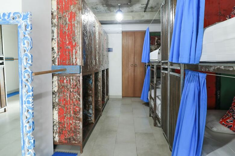 Hostal Base Guesthouse And Hostel