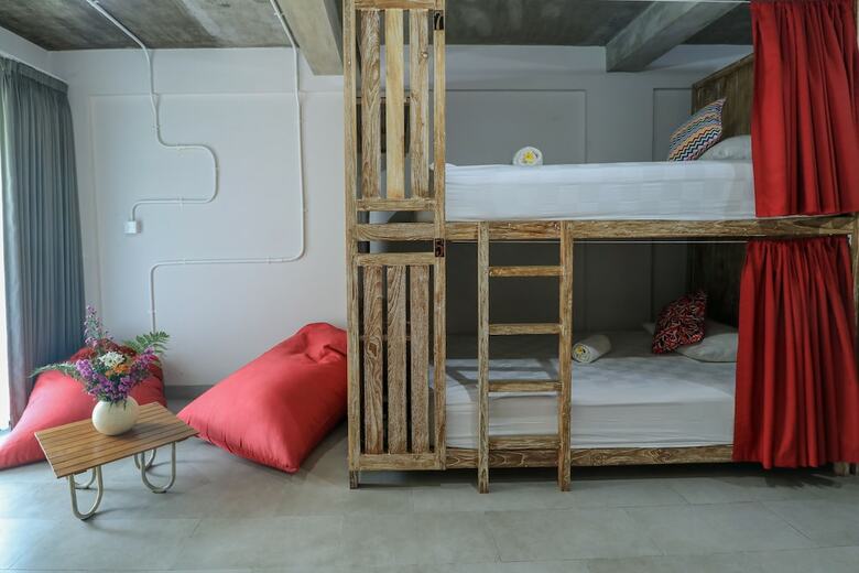 Hostal Base Guesthouse And Hostel
