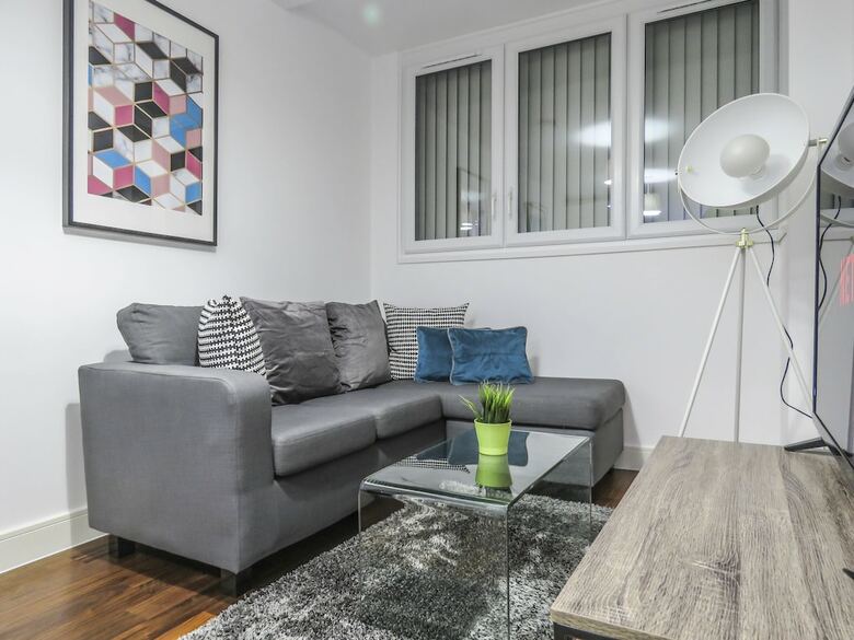Tudors Esuites - Hagley Rd Double Bed Apartment