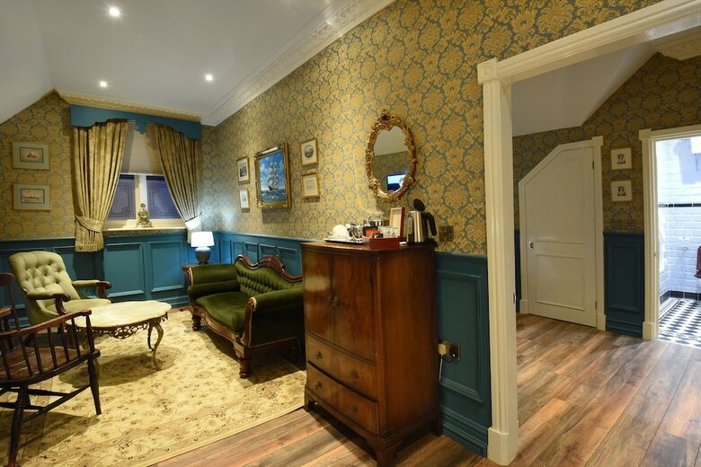 Hotel The Aston Tavern
