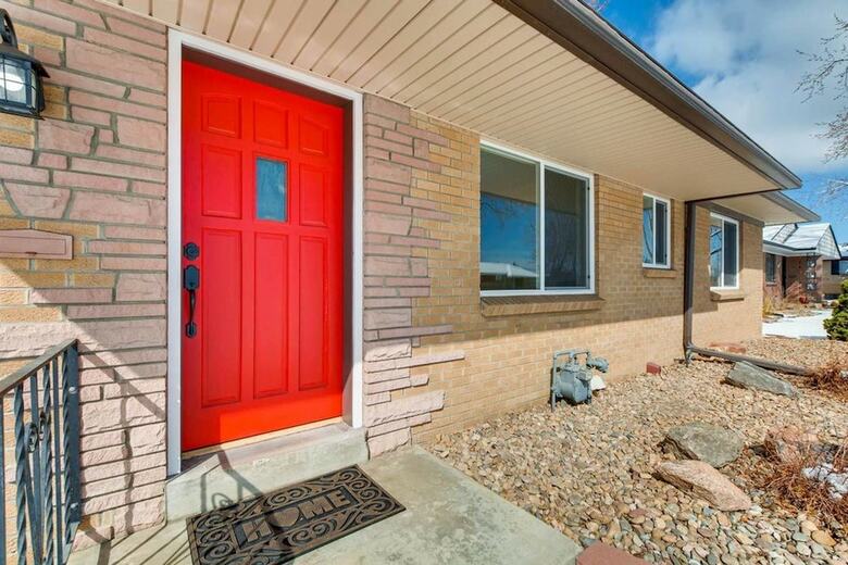 The Meadowlark Manor Spacious Backyard + Hot Tub