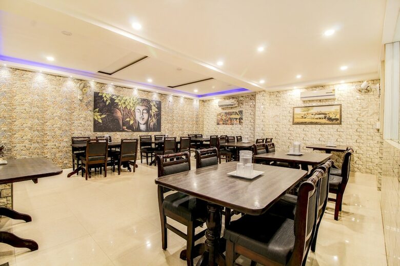 Fabhotel Sri Mayuri