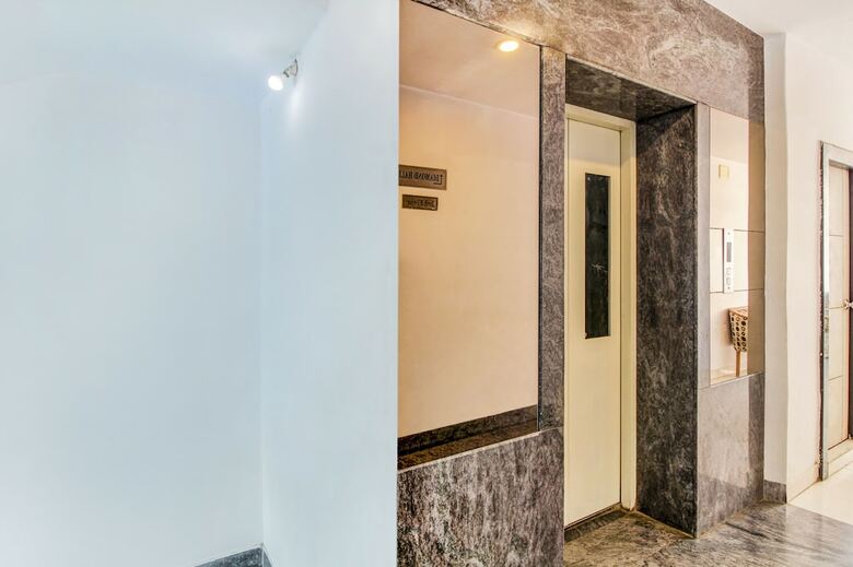 Fabhotel Sri Mayuri