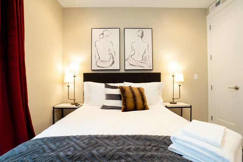 Mid Mod Manor A Sophisticated Townhouse Golden Triangle