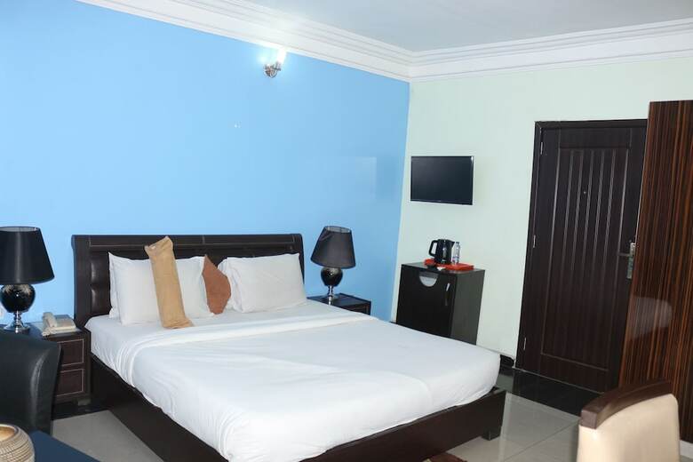 Au-del� Des Frontieres Hotel