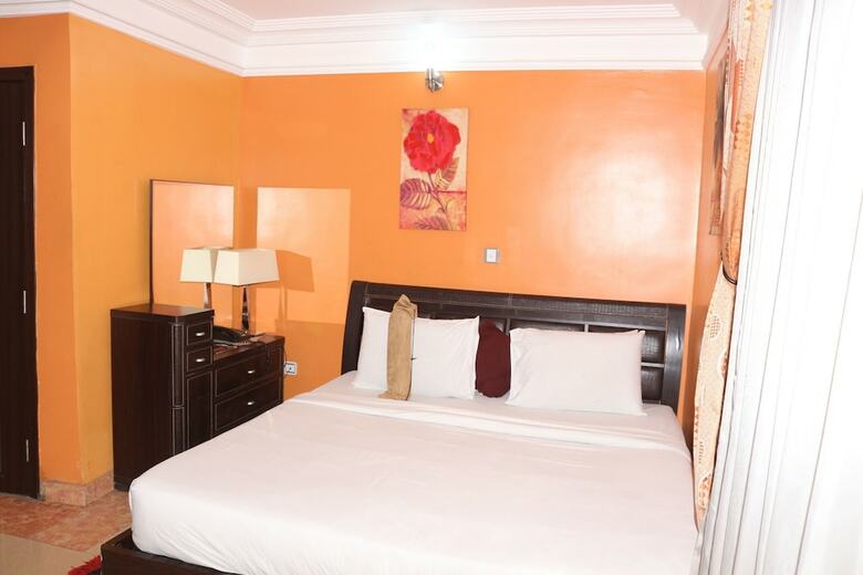 Au-del� Des Frontieres Hotel
