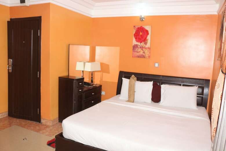 Au-del� Des Frontieres Hotel