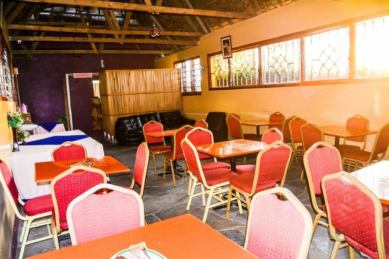 Hotel Pine Breeze Getaway Lukenya