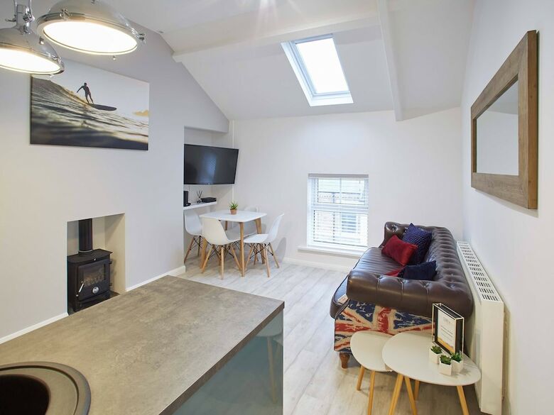 The Surfer's Loft Apartment