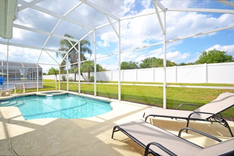 Hampton Lakes 215449