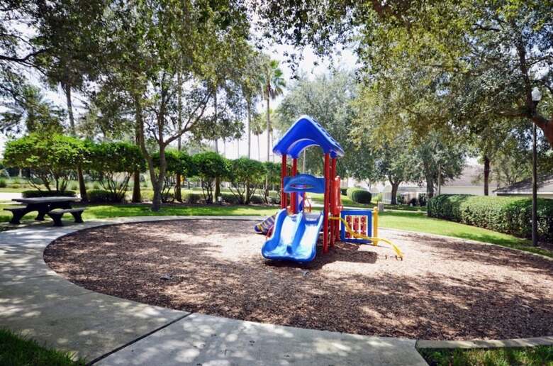 Hampton Lakes 215449