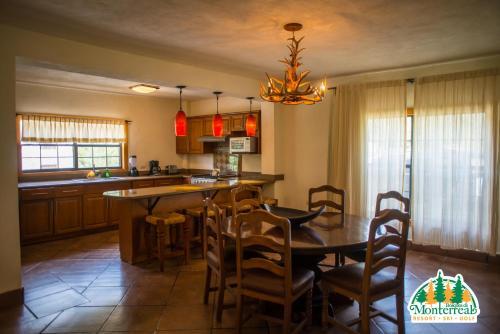 Hotel Bosques De Monterreal