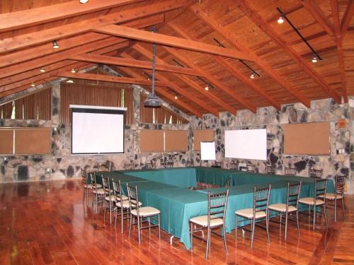Hotel Bosques De Monterreal