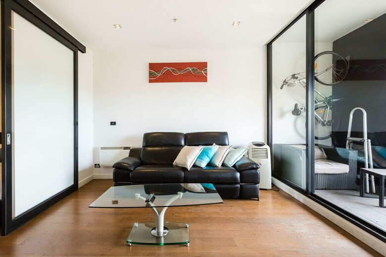 Cleo, 1bdr St Kilda Apartment