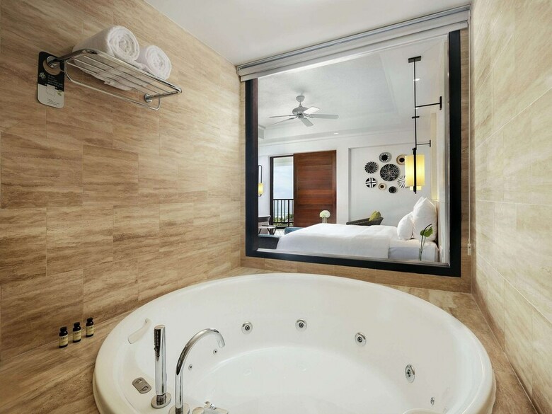 Hotel Pullman Danang Beach Resort