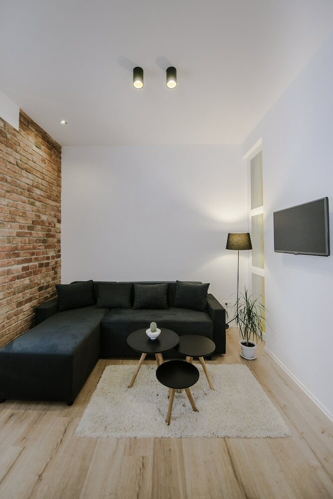 Apartment British Square