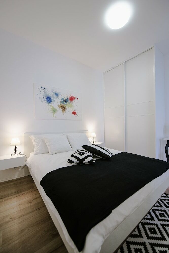 Apartment British Square