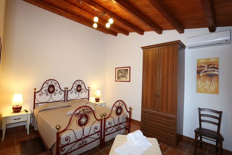 Agroturismo Serravalle Relais & Country Villa