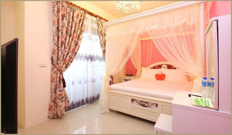 Hotel When Happiness Knock Your Door