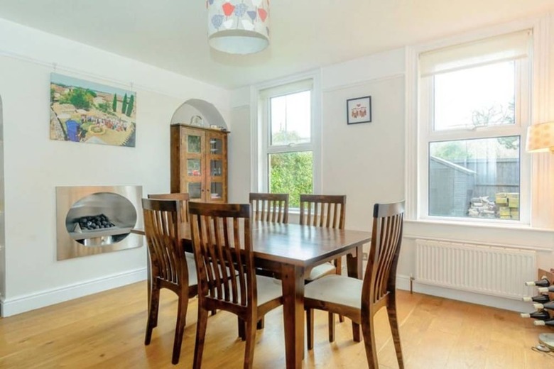 3 Bedroom House With Parking In Bath