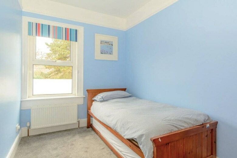3 Bedroom House With Parking In Bath