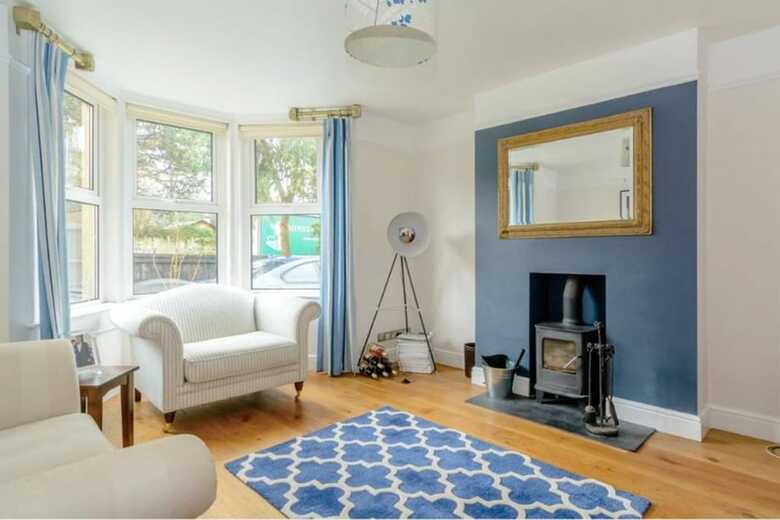 3 Bedroom House With Parking In Bath