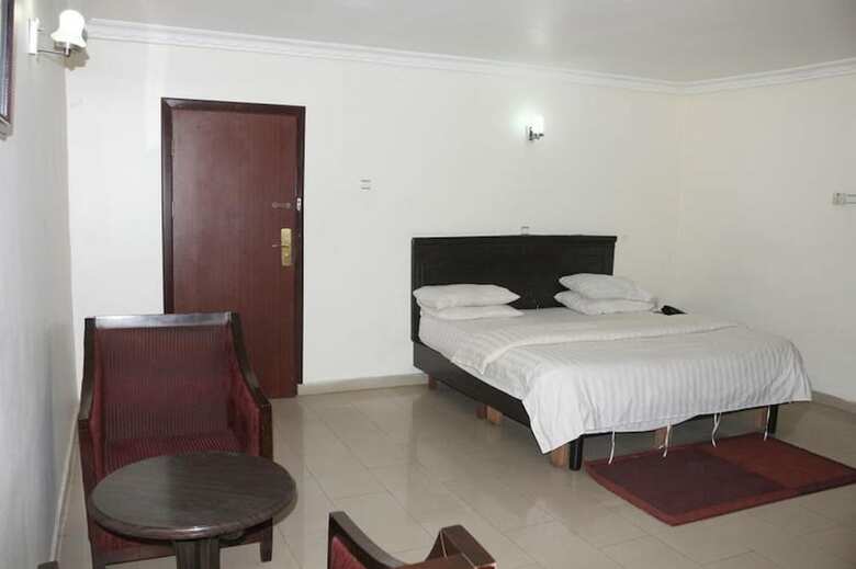 Hotel Michelle Suites