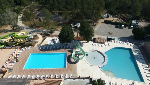 Camping Les Cadeni�res