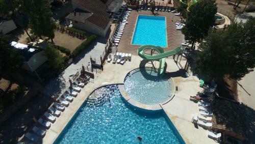 Camping Les Cadeni�res