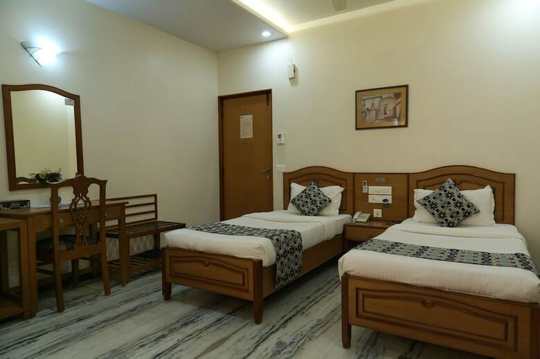 Hotel Jk Rooms 117 The Majestic Manor