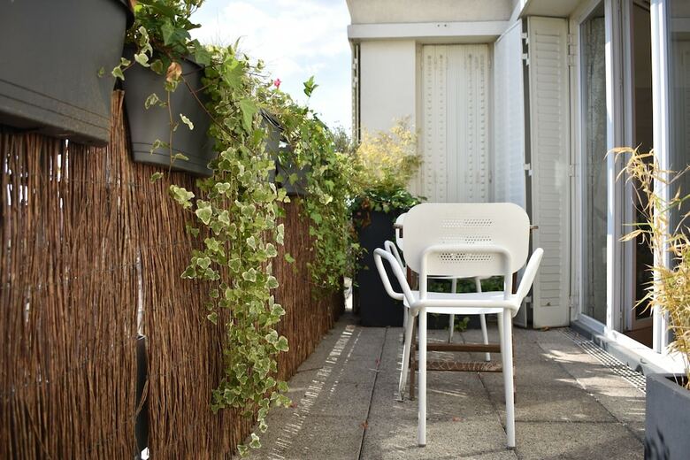 Spacious 1 Bedroom Apartment With Large Balcony
