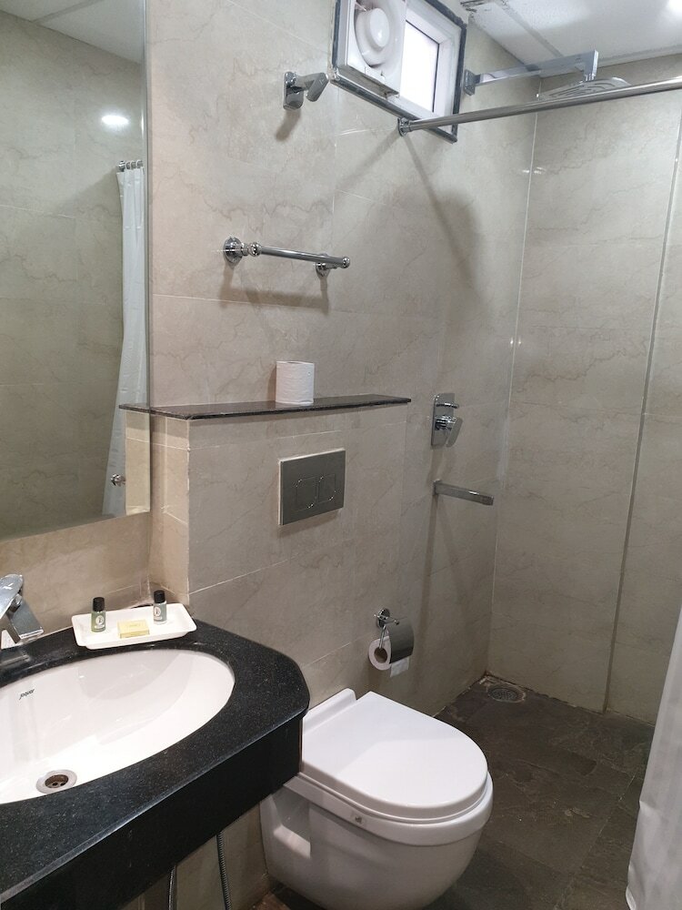 Hotel Jb Skyhilton Inn