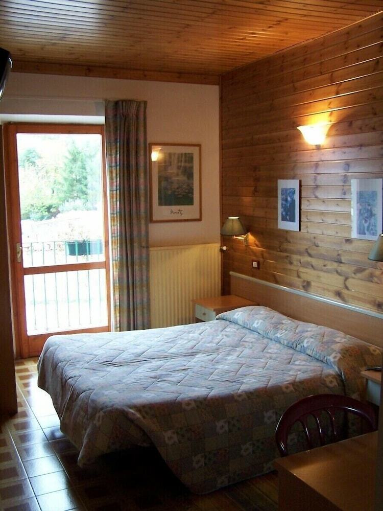 Hotel Ai 4 Camosci