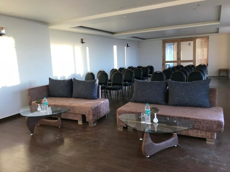 Hotel Mapple The Alpine Chalet Resort