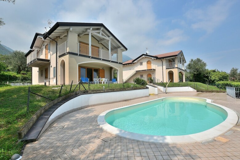 Apartment Fabiola With Pool Lake View
