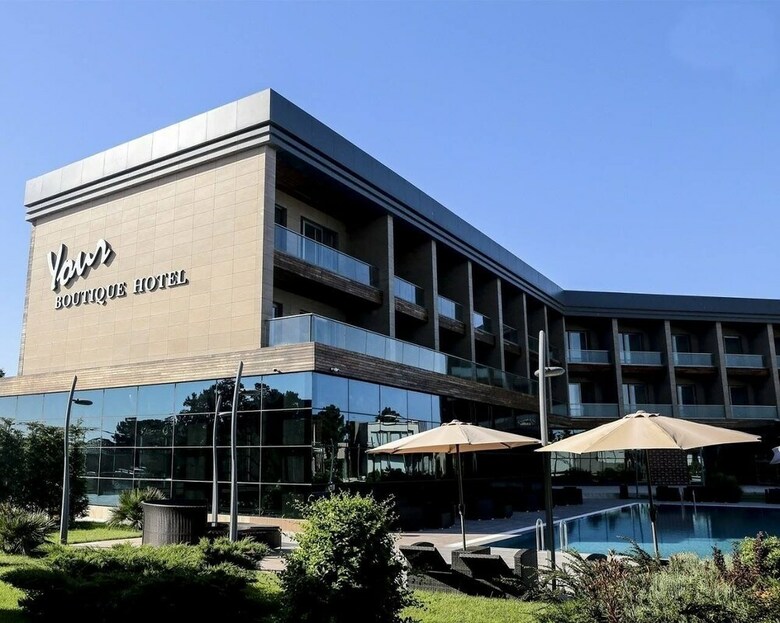 Shani Hotel & Villas