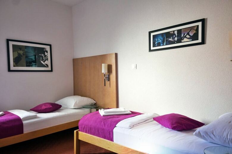 Hotel Motel Deny