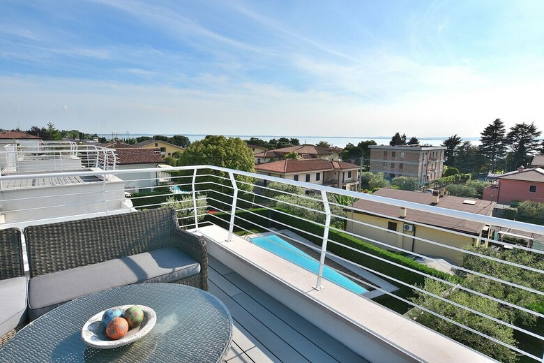 The White Apartment With Pool