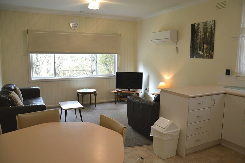 Orana House, Bright