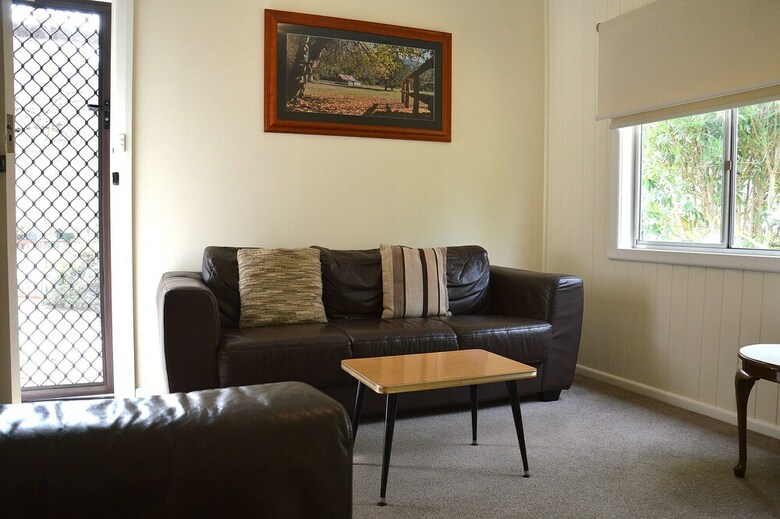 Orana House, Bright