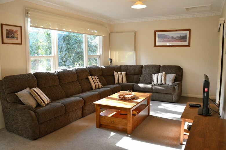 Orana House, Bright