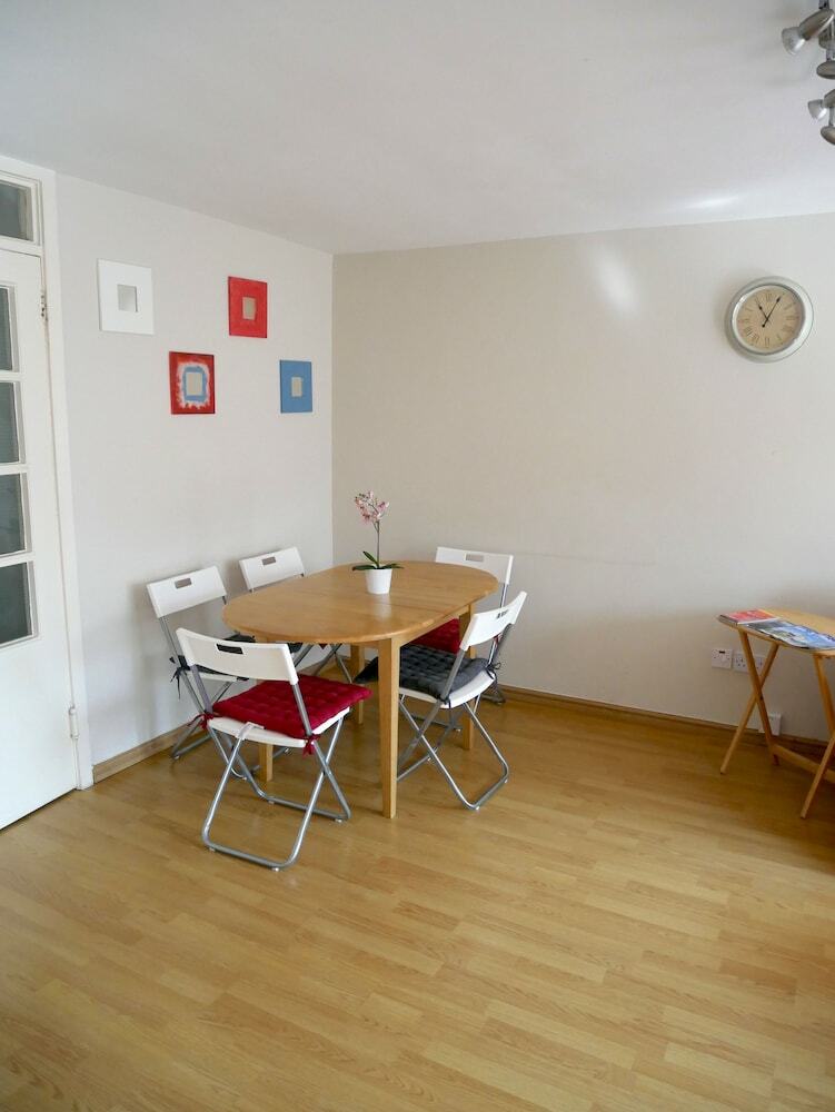 Bright 2 Double Bedrooms Apartment