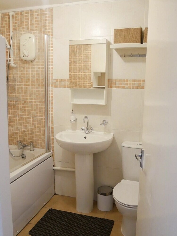 Bright 2 Double Bedrooms Apartment
